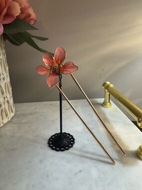 Pink Flower Gold Toned Floral Kanzashi